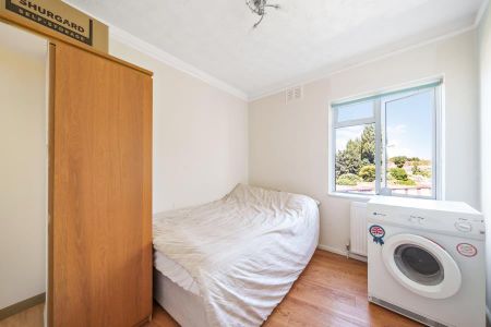 3 bedroom flat to rent - Photo 3