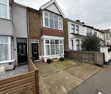 3 bedroom terraced house to rent - Photo 6