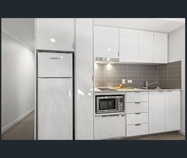 1 Unfurnished Bedroom Unit with Carpark In a Prime Location - Photo 4
