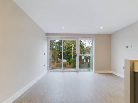 2 bedroom flat to rent - Photo 2