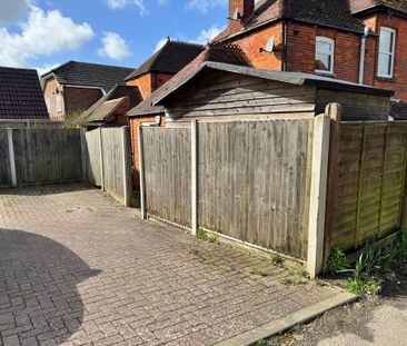 3 bedroom flat to rent - Photo 4