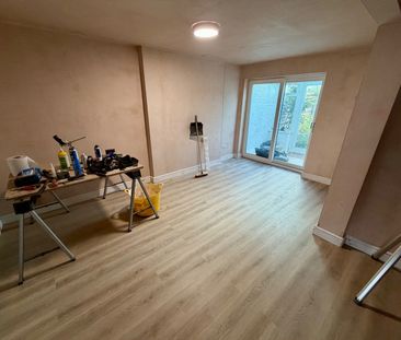 3 Bed Terraced House, Dawlish Close, SK7 - Photo 5