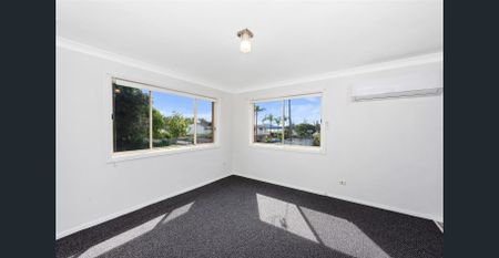 Family Home Close to Lake Macquarie - Photo 4