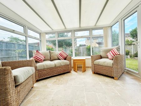 3 bedroom detached house to rent - Photo 2