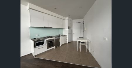 Partially furnished apartment in heart of Travancore - Photo 4