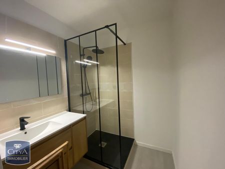 Location Appartement 2 pièces 29m² ST DENIS 97400 - Photo 4