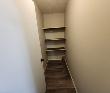 Large 1 Bedroom Unit Close to All Amenities!! - Photo 3
