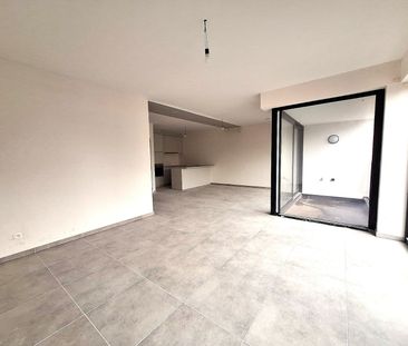 Makkelijk bereikbaar appartement met 2 slaapkamers vlakbij het centrum - Photo 2