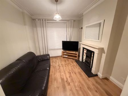 2 bedroom end of terrace house to rent - Photo 2
