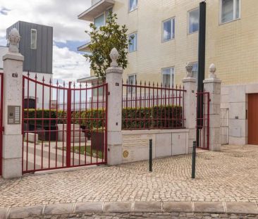 2-bedroom apartment for rent in Lisbon, bills included - Photo 3