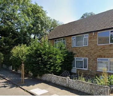 Two Bedroom First-Floor Maisonette Walking Distance to Northolt Sta... - Photo 1