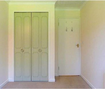 1 bedroom retirement property to rent - Photo 6