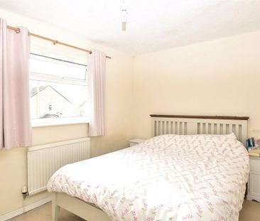 2 bedroom end of terrace house to rent - Photo 4