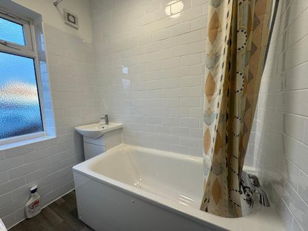 3 bedroom terraced house to rent - Photo 5