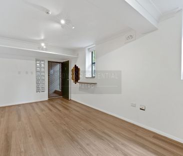 Affordable One Bedroom Apartment - Photo 2