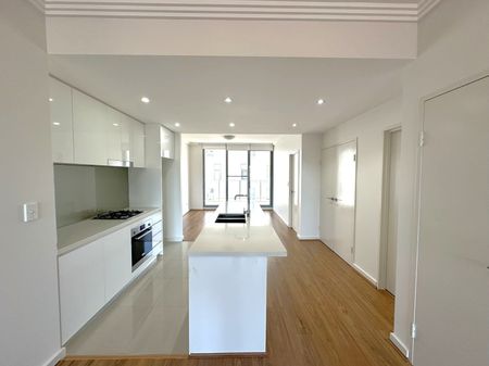 Brand New Timber Flooring and Fresh Painting with Access to Premium Resident Facilities - Photo 2