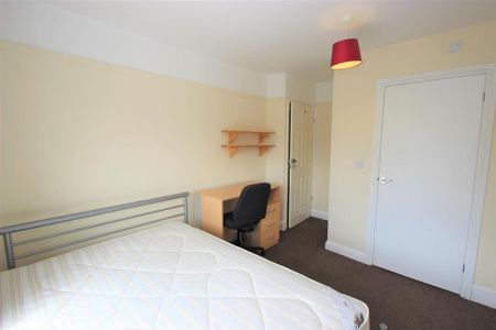 1 bedroom in a house share to rent - Photo 2