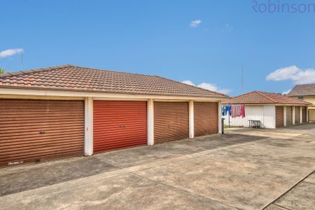 Two bedroom unit with single garage - Photo 5