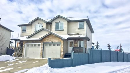 A Charming Retreat With Lush Driveway Peonies. Fully Developed Basement. - Photo 5