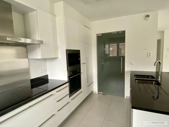 Groot appartement in centrum Kuurne met zuidelijk terras en parkeerplaats - Foto 1