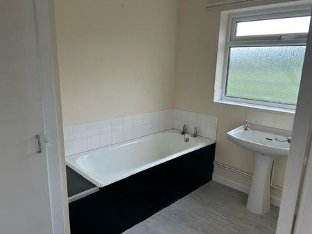 2 bedroom detached bungalow to rent - Photo 3