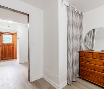 For Lease - 227 Lakeshore Road Unit# Unit #2, Oakville, Ontario - Photo 3