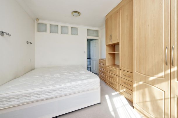 Pyecombe Corner, London, N12 - Photo 1