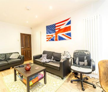 4 bedroom end of terrace house to rent - Photo 1