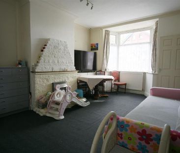 3 bedroom end of terrace house to rent - Photo 1