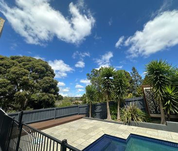 Spacious Family Home with Pool in Prime Doncaster Location - Photo 5