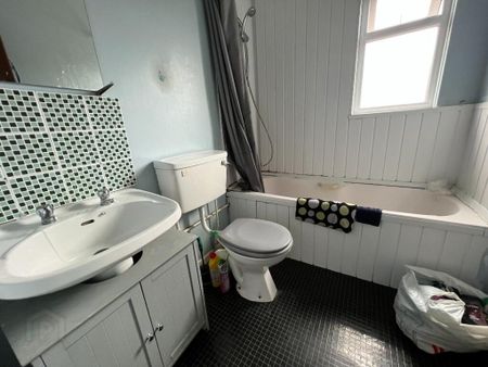 40 Iveagh Drive, Belfast, BT12 6AY - Photo 4