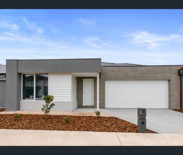 10 Riveting Rd, Wyndham Vale, Vic 3024 - Photo 5