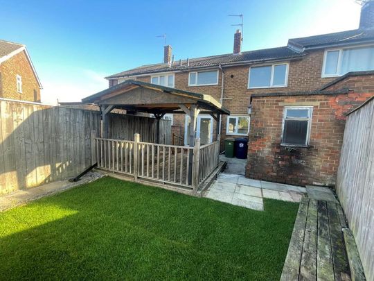 3 bedroom terraced house to rent - Photo 1