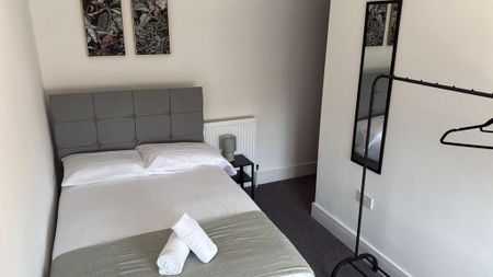 1 bedroom in a house share to rent - Photo 5