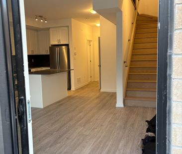 For Lease - 20 Lytham Green Circle Unit# 18, Newmarket, Ontario - Photo 1