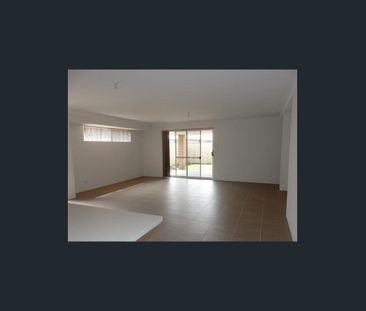 Flexible Living in Sought-After Ellenbrook Location - Photo 1