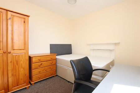 5 bedroom flat to rent - Photo 3