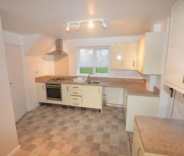 3 bedroom semi-detached house to rent - Photo 6