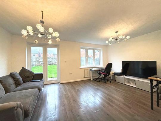 4 bedroom detached house to rent - Photo 1