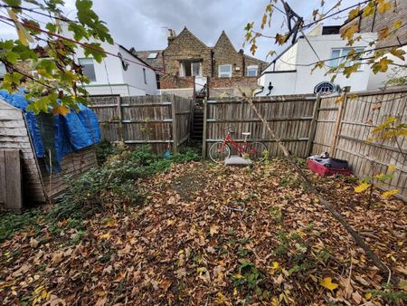 4 Bed Maisonette, Hichisson Road, SE15 - Photo 3