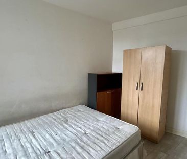 4 bedroom flat to rent - Photo 6