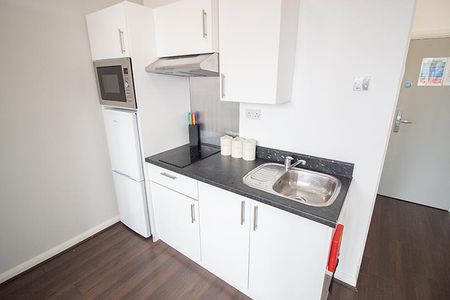 Studio to rent - Photo 3