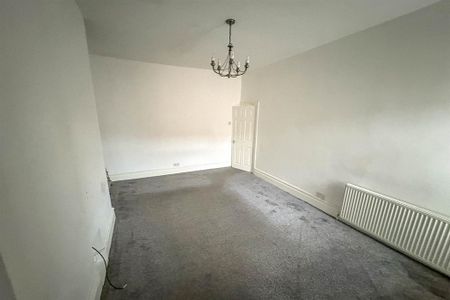 3 bedroom flat to rent - Photo 3