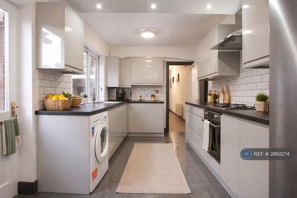 3 bedroom terraced house to rent - Photo 1