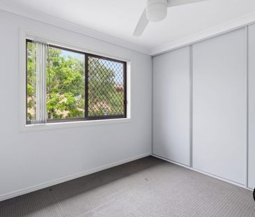 Spacious Townhouse Living in a Convenient Coorparoo Location - Photo 5