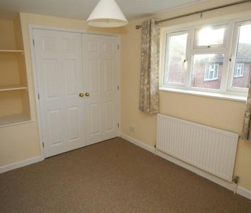 Semi-detached house to rent on - Photo 6