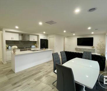 LUXURIOUS FOUR BEDROOM HOME IN POPULAR ALFREDTON - Photo 2