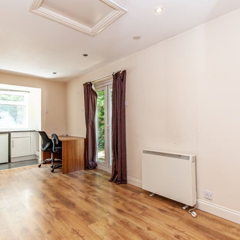 Beechey Avenue, Marston - Photo 1