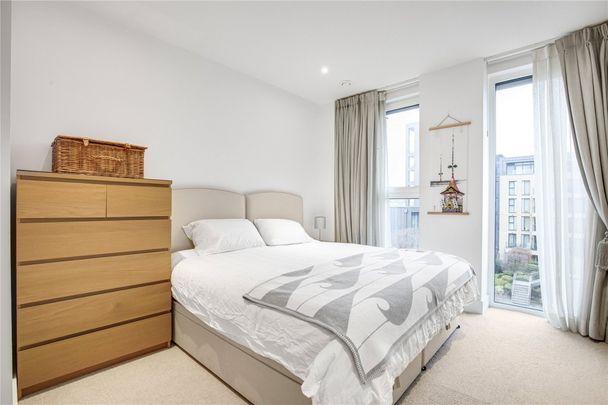 Central Avenue, London, SW6 - Photo 1