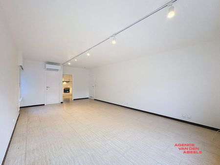 Gelijkvloers appartement met 2 slaapkamers, ruime garage en tuin - Foto 4
